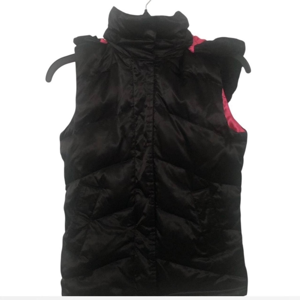 Isaac Mizrahi Black and pink puffer vest with hood